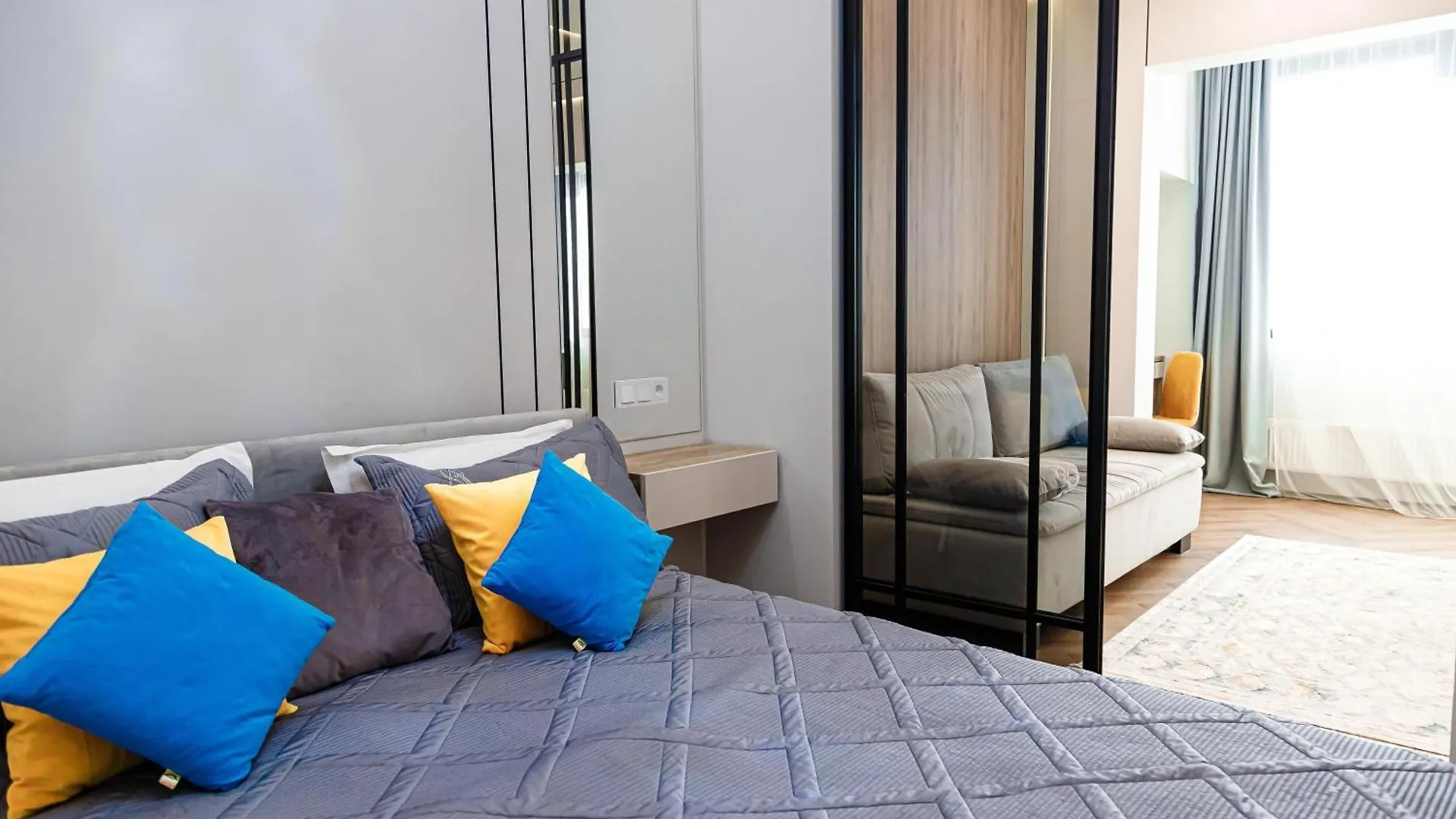 Dm Aparts - Комфорт Сити Business Almaty Apartment