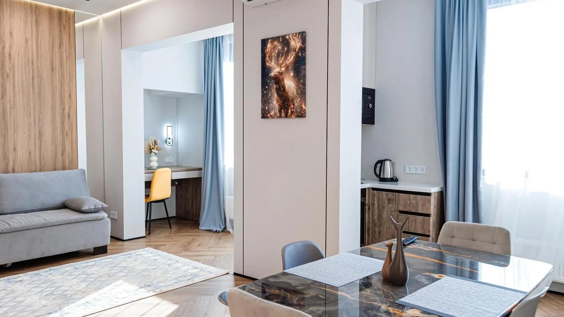 Dm Aparts - Комфорт Сити Business Almaty Apartment